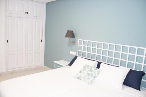Hugo Beach Hotel - image 14