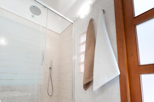 One-Bedroom Apartment with Balcony - Split Level image 7