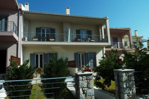  4 Epohes, Pension in Vathy