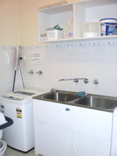 บริการและสิ่งอำนวยความสะดวก, โมลิคา สปริงส์ โมเต็ล (Molika Springs Motel) in โมรี