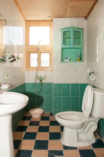 room detail thumbnail 2