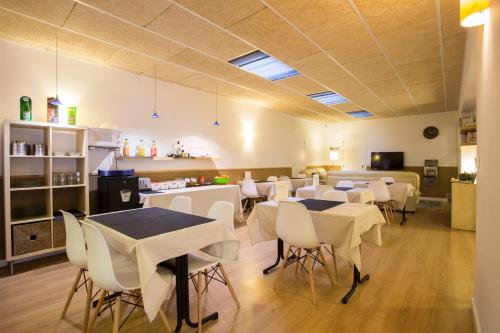 Hostal Bonany - image 8
