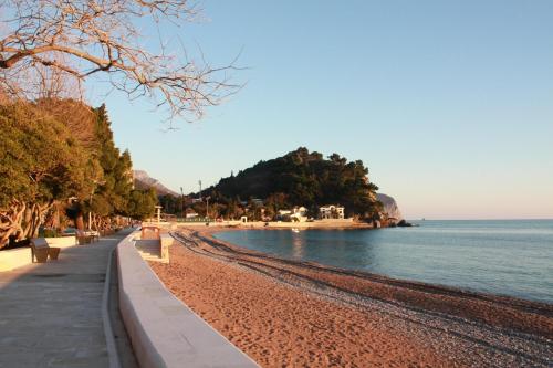 Strand, Vasiliki Seaside Apartments in Petrovac