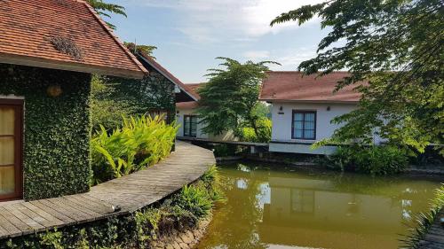 Chiangmai Royal Creek Hotel