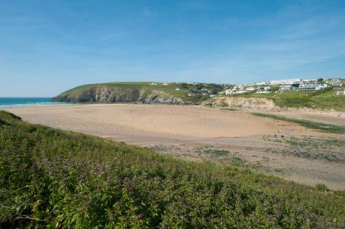 Mawgan Porth Apartments - image 2