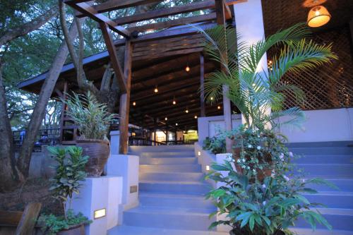 Kampala Forest Resort - KFR Lodge - Tap to explore photos