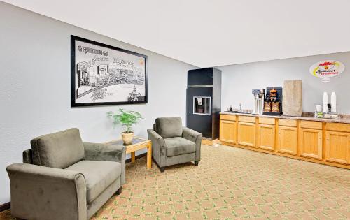 Lobby, Super 8 By Wyndham Macomb in Macomb (IL)