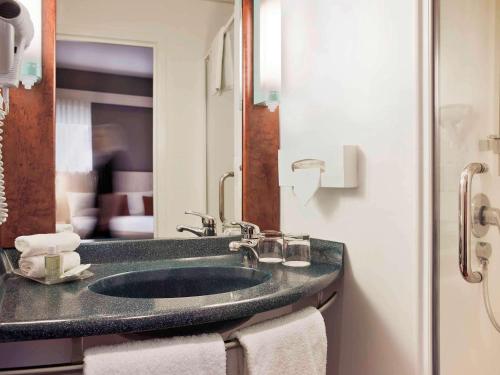 Standard Queen Room - Mobility Accessible