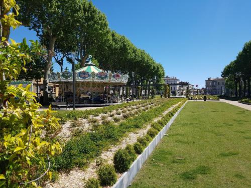 The Apartments, Rue Barbès