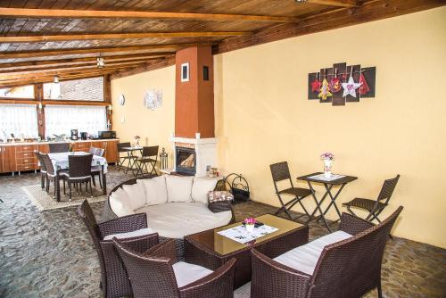 Koplietošanas atpūtas telpa ar TV, Casa Antonia Homestay in Șura Mică
