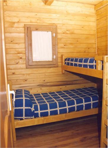 1 double bed, 3 twin beds, 2 bunk beds