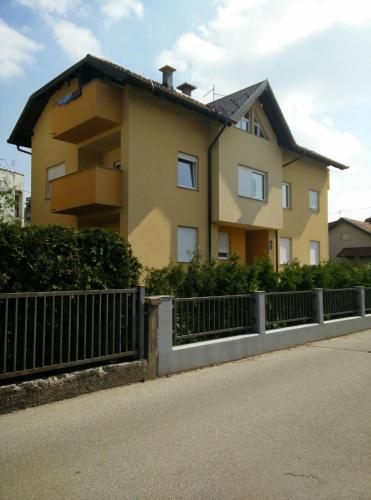  Apartment Contento Zagreb in 10090 Zagreb