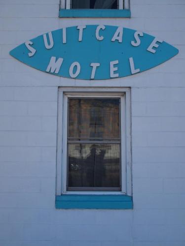Suitcase Motel & Travel - 숙소 외관