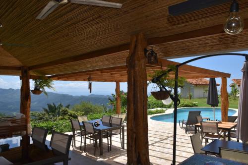 Restorāns, Hotel Peace & Lodge in Puerto Carrillo