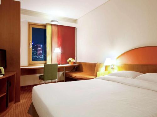 room detail thumbnail 1