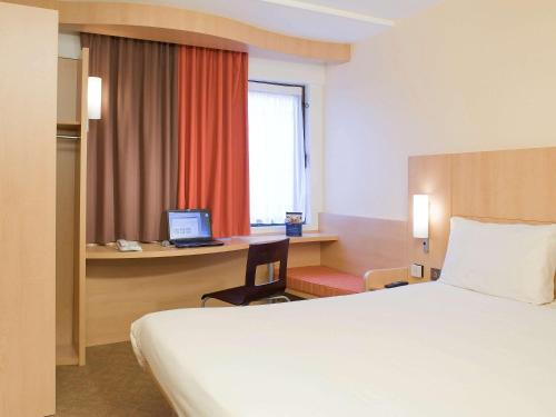 ibis Bristol Centre - image 2