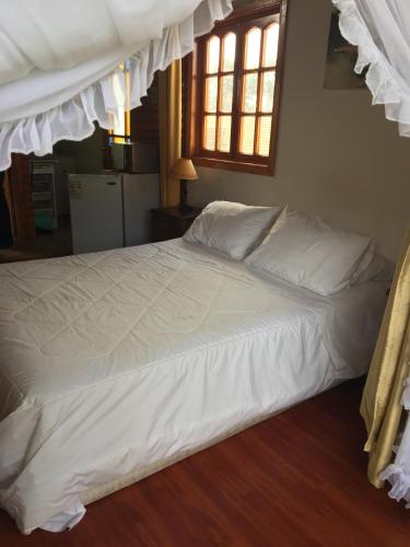 1 queen bed, 2 bunk beds