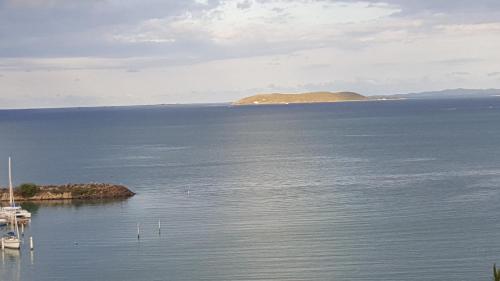 Luxury Ocean View Apartment - main image