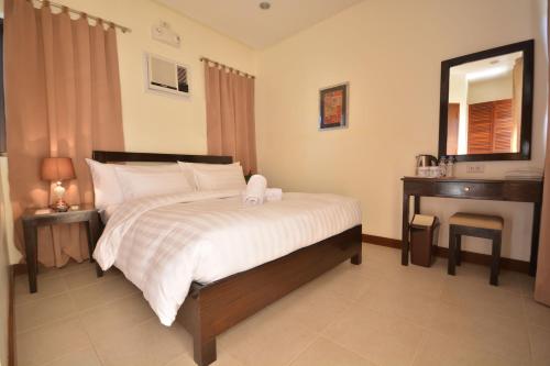 Standard Queen Room image 2