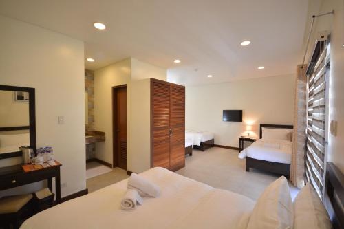 Family Room image 1