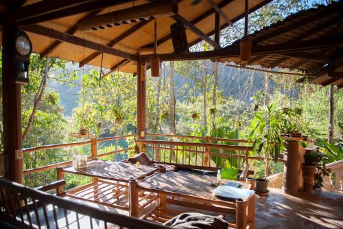 Balcony/terrace, Hot Coffee Guest House and Resort in Mae Chaem