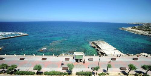 Sliema Chalet Hotel - image 13