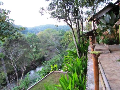 Balcony/terrace, Hot Coffee Guest House and Resort in Mae Chaem
