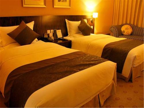 Jinan Xuefu Hotel Jinan Xuefu Hotel is perfectly located for both business and leisure guests in Jinan. The hotel offers a high standard of service and amenities to suit the individual needs of all travelers. Service-m