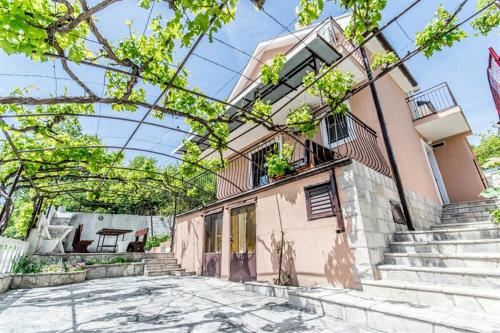 Vila Loza in Ratisevina