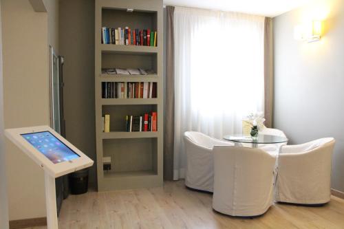 Hotel Executive - image 6