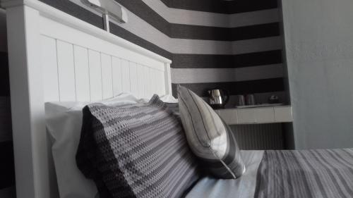 Superior Double Room image 4