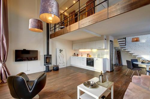 Loft 66 Panoramic View - image 11