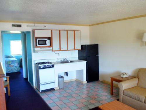 Cerca Del Mar Motel - image 9