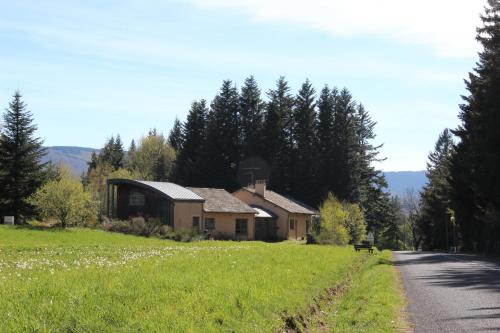 Gîte d'étape et table d'hôtes Les Airelles - Accommodation - Chasseradès