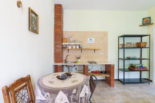 Studio Apartment image 6