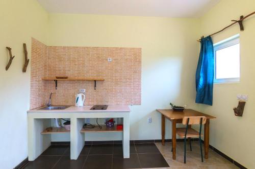 Triple Room with Garden View image 2