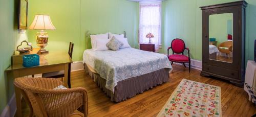 Dailey Renewal Retreat Bed & Breakfast - Tap to explore photos