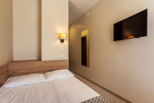 Standard Double or Twin Room image 5