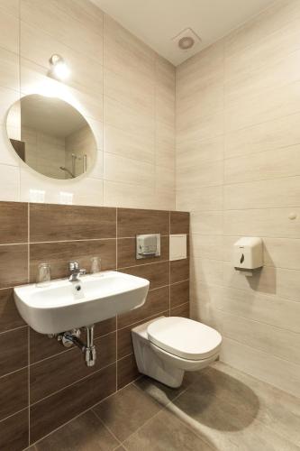 Standard Double or Twin Room image 4