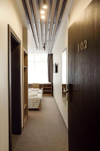 Standard Double or Twin Room image 9