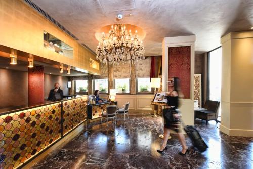97714930 Hotel Papadopoli Venezia - MGallery Collection