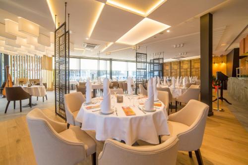 ห้องอาหาร, Hotel New Skanpol in โคโลเบอร์เซก