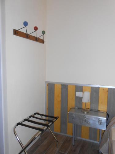Triple Room with Balcony image 10