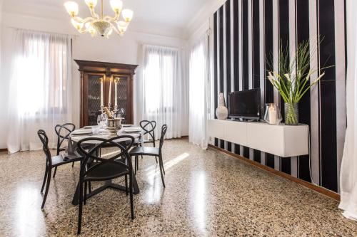 Rialto Design Boutique Apartment - image 5