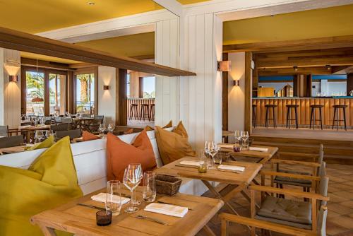 97737454 Hôtel Le Bailli De Suffren
