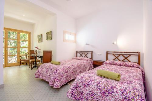 2 twin beds