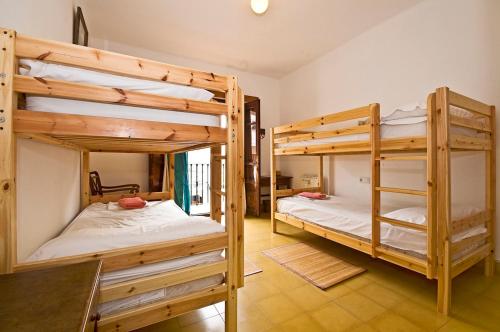 4 bunk beds