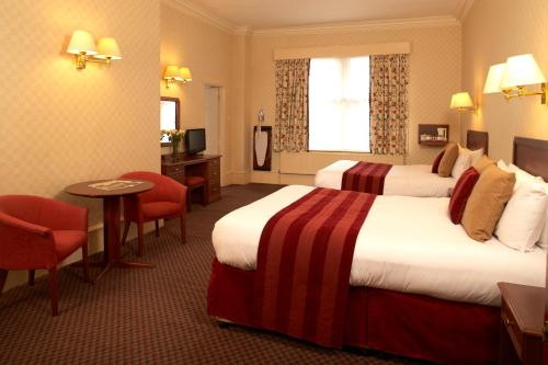 2 double beds