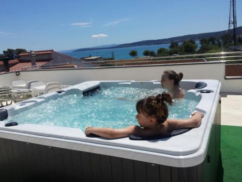 Ana & Marija in คาสเตลา