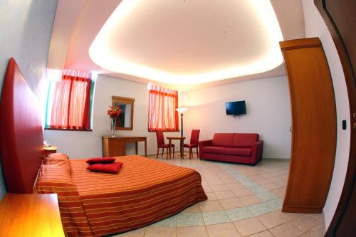 room detail thumbnail 0